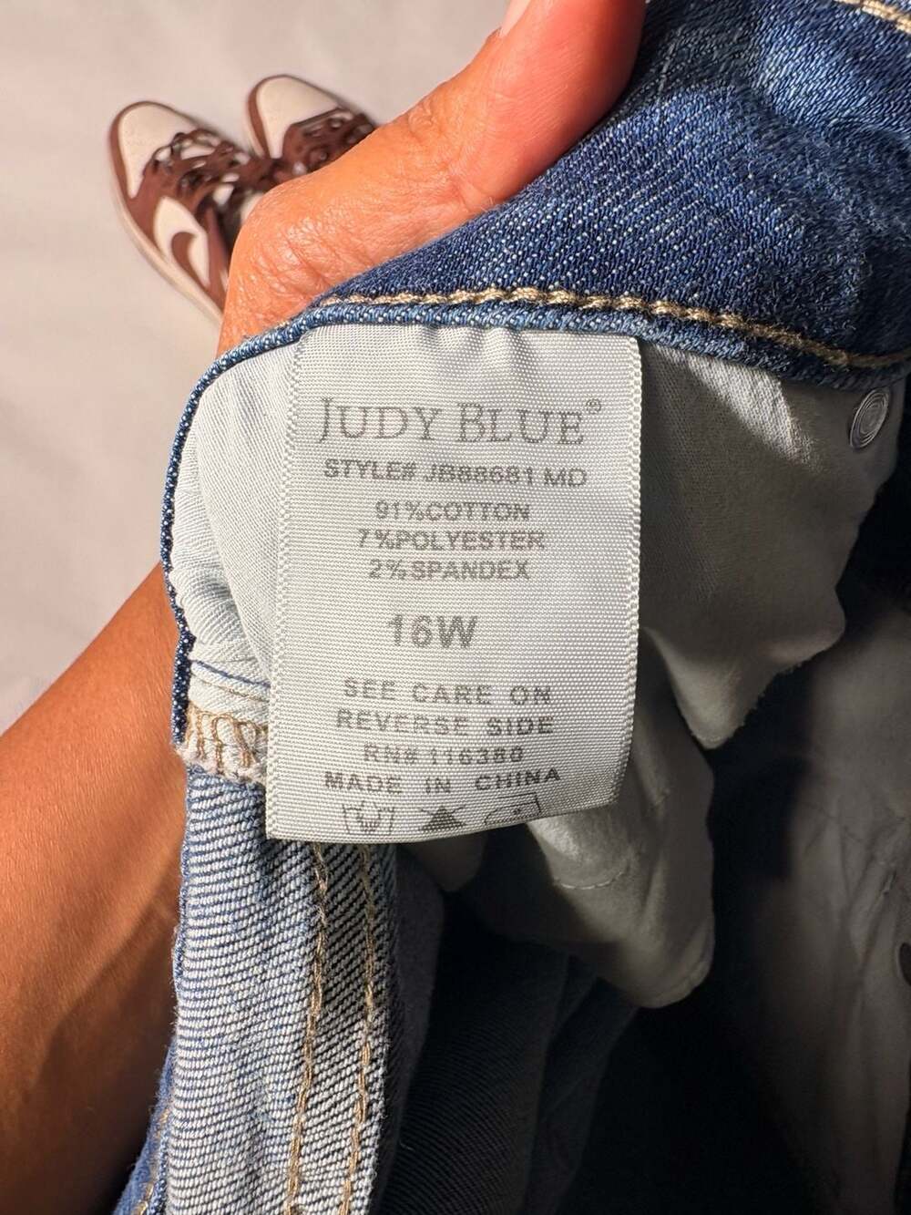 Judy Blue women’s Mid-Rise Raw Hem Flare Leg Denim Jeans Size 16W - Picture 4 of 11